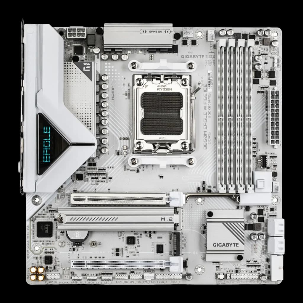 Gigabyte B850M Eagle WiFi 6E Ice AM5 256GB Branco, vista superior: socket AM5, slots DDR5, slot M.2 e logo Eagle iluminado