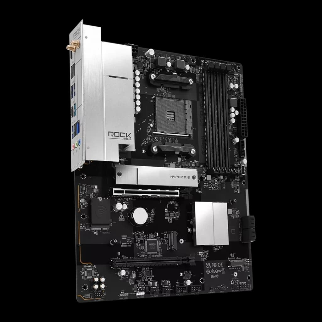 ASRock B550 Rock WiFi 128GB, vista en ángulo: perspectiva lateral que muestra el panel I/O plateado, socket AM4 y cubierta