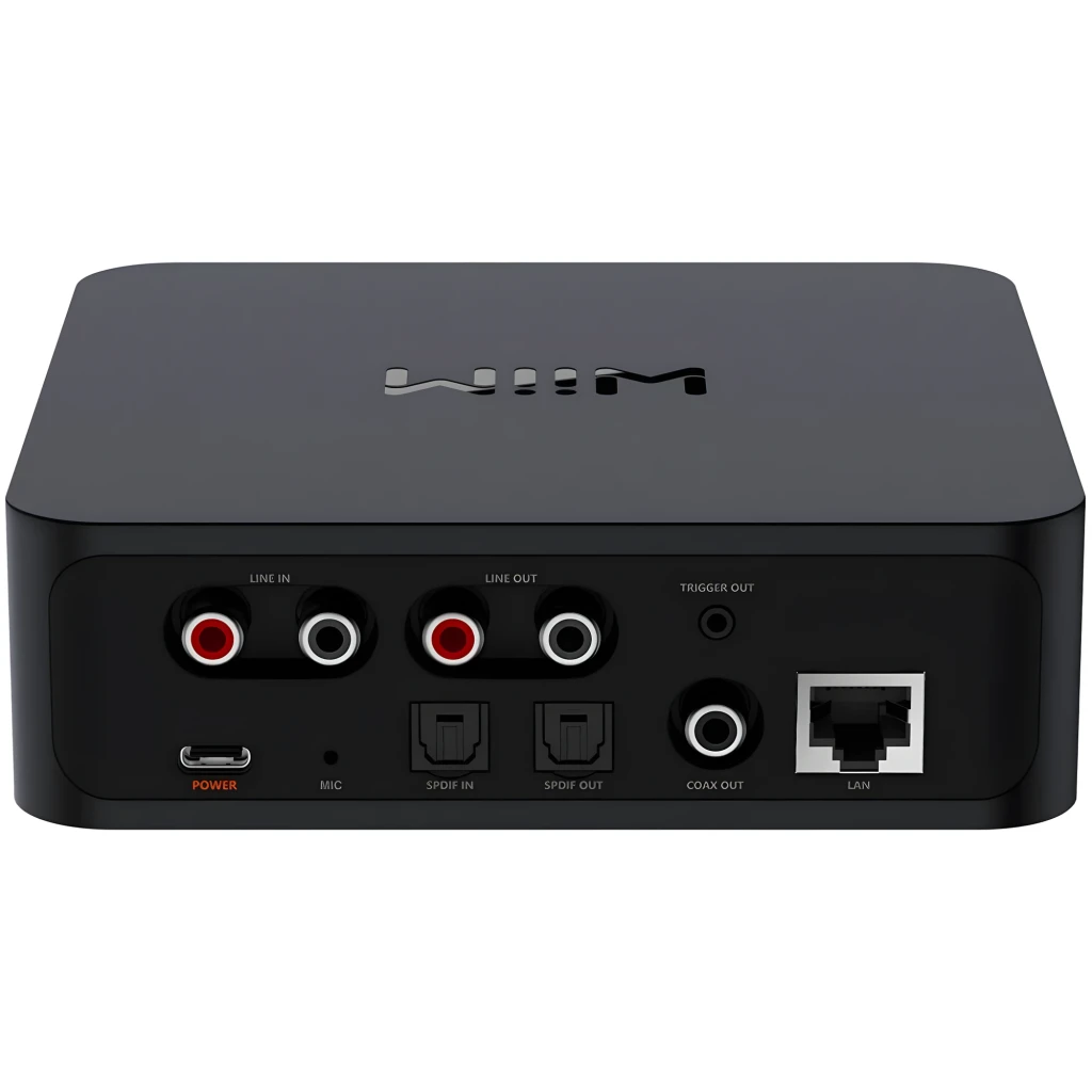 Wiim Lecteur réseau Pro Plus rouge, vue dessus avec télécommande: unité noire avec logo et télécommande avec bouton - Ítem3