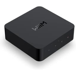 Wiim Reproductor de red Pro Plus rojo, vista perspectiva: cuerpo negro con logo WiiM en tapa y botones táctiles en lateral