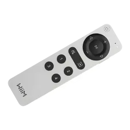 WiiM Remote II Argent, vue diagonale: corps argenté avec boutons noirs, molette de navigation et logo WiiM