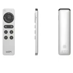 WiiM Remote II Argent, trois vues: face avec boutons et molette, côté avec micro et dos avec étiquette