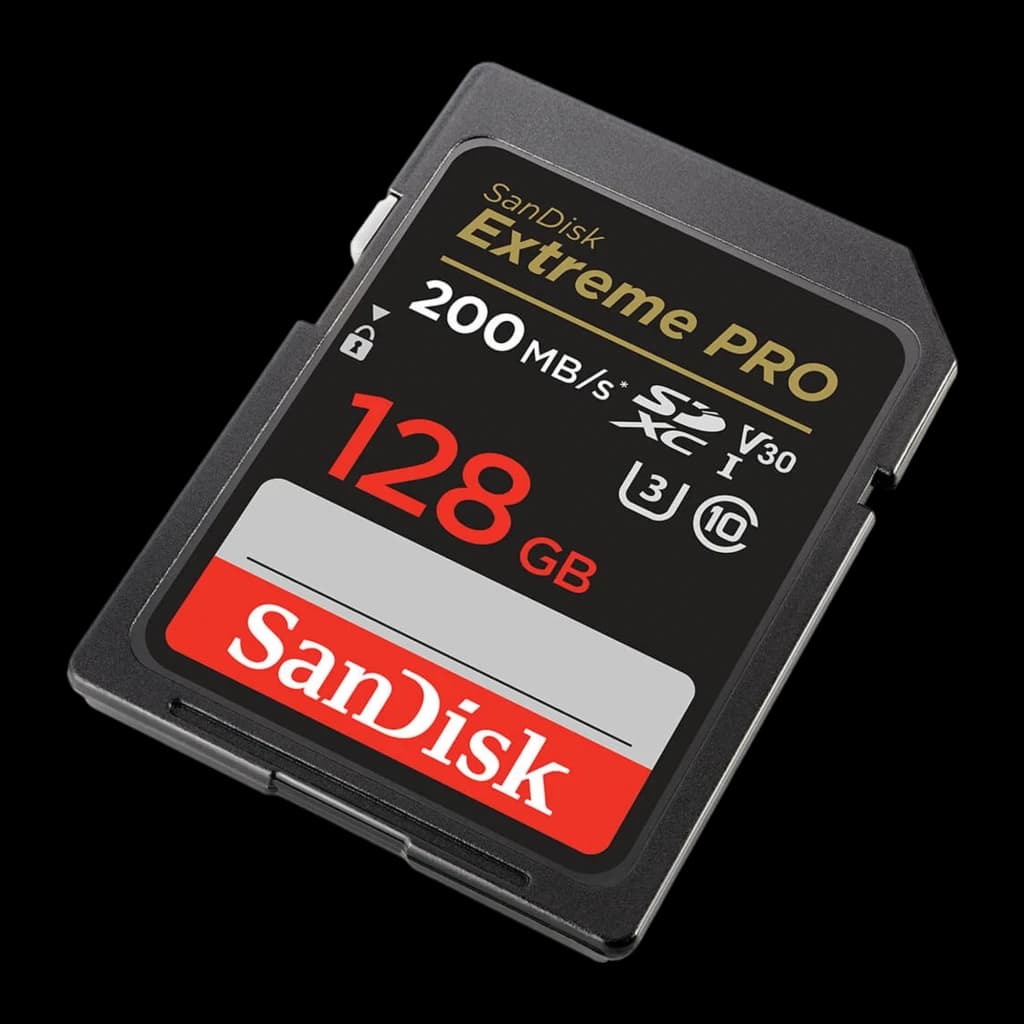 SanDisk Extreme PRO SDXC UHS-I 128GB noir, vue en perspective: angle trois quarts montrant l'épaisseur et le connecteur