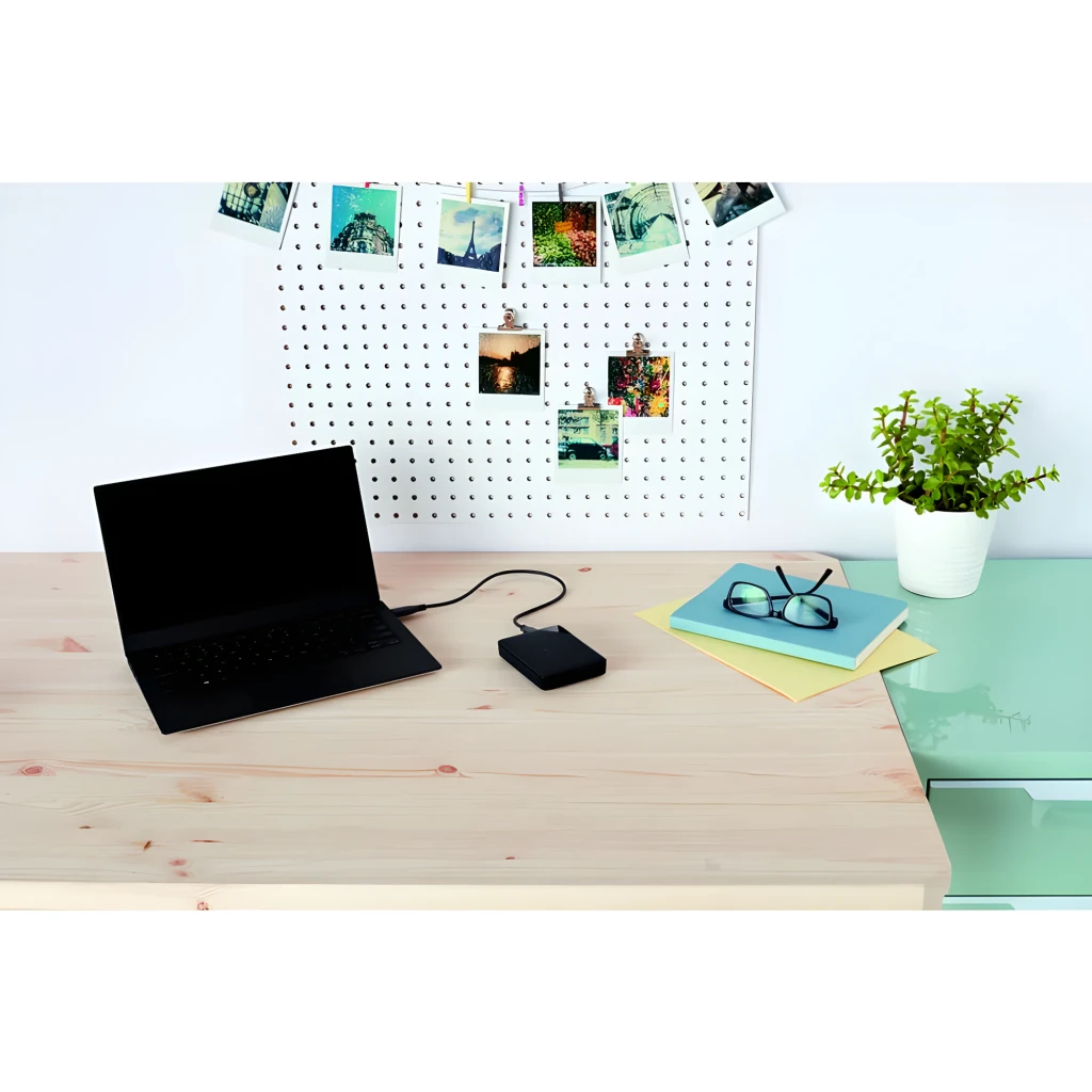 WD Elements SE 2TB negro, vista frontal: superficie mate con logo WD centrado y esquina superior brillante - Ítem5