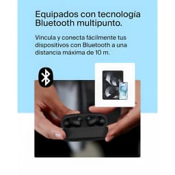 Belkin SoundForm Rhythm Noir, détail Bluetooth multipoint: mains tenant l'étui ouvert avec écouteurs noirs à l'intérieur
