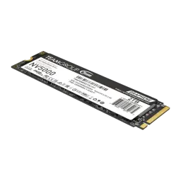 Team Group NV5000 2TB preto, vista em perspectiva de cima: etiqueta frontal e conector dourado visíveis
