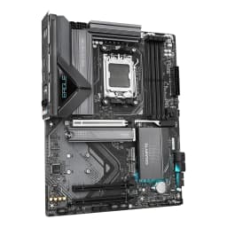 Gigabyte Placa-mãe X870 EAGLE WIFI7 Preto, vista em ângulo: socket AM5, slots DDR5, slots PCIe e dissipadores com logo Eagle