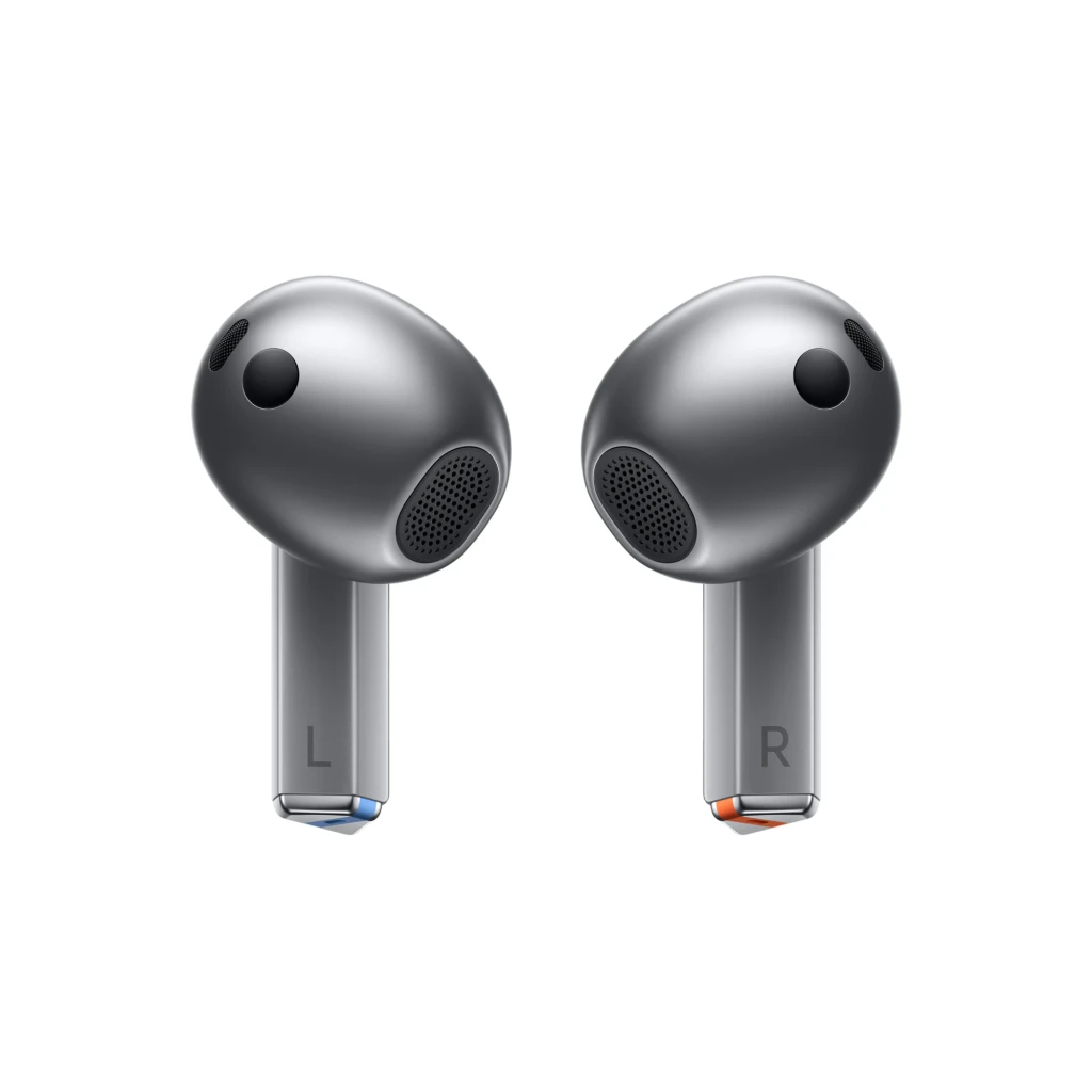 Samsung Galaxy Buds3 Graphite gris, vue avant: étui ouvert avec les deux écouteurs et logo Samsung - Ítem3