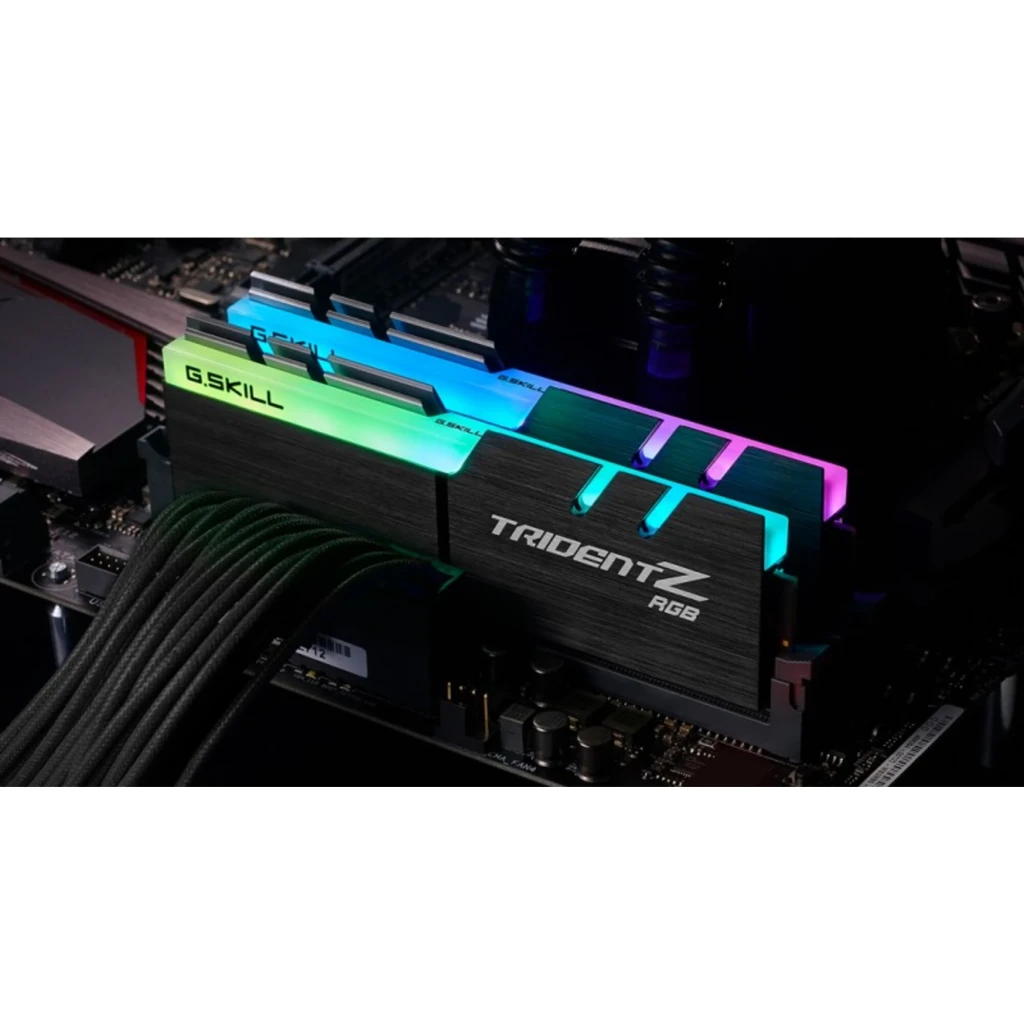 G.Skill Trident Z RGB 32GB DDR4 preto, vista frontal em ângulo: dois módulos com iluminação RGB no topo e dissipador preto - Item3