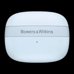 Bowers & Wilkins Pi6 bleu arctique, vue frontale légèrement haute: étui fermé avec finition mate et logo gravé