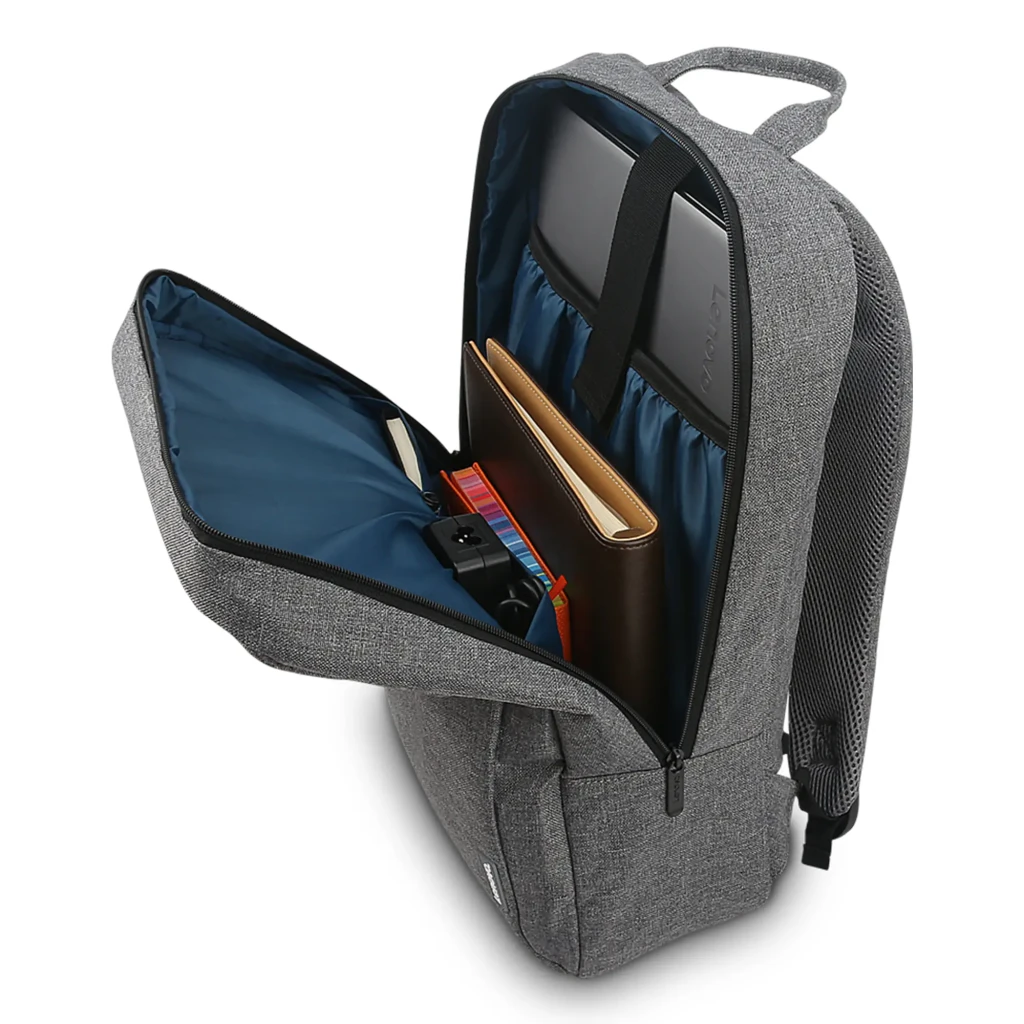 Lenovo Mochila B210 15.6 polegadas cinza, vista lateral em ângulo: bolso lateral em malha e logo Lenovo no painel frontal - Item4