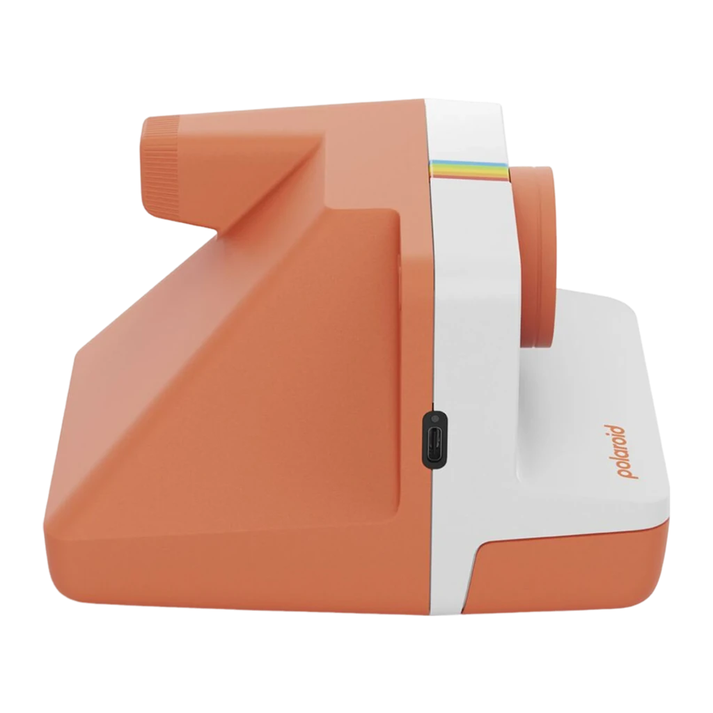 Polaroid Now Gen 3 Coral, vista frontal: objetivo autofocus, flash circular, botón disparador rojo y franja arcoíris - Ítem3