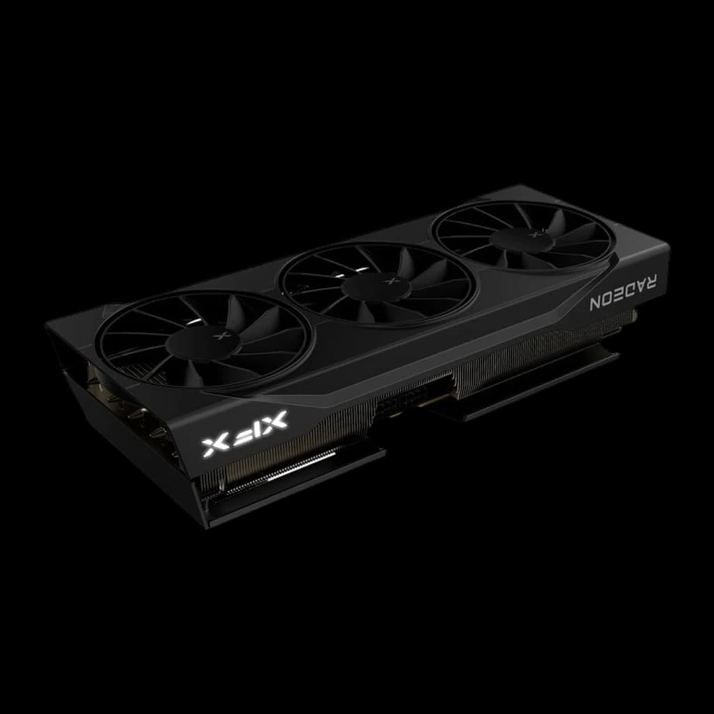 XFX Speedster Swift Radeon RX 9070 OC 16GB negro, vista frontal en ángulo: tres ventiladores y logo XFX iluminado