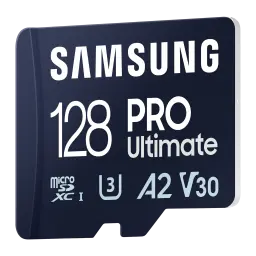 Samsung microSD Pro Ultimate 128GB azul, vista en ángulo: perspectiva lateral que muestra grosor y cara frontal con texto