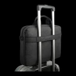 Lenovo Maleta Casual Topload T210 15.6" preta, uso em viagem: passador traseiro encaixado na haste extensível de uma mala