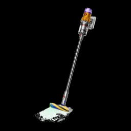 Dyson V12 Detect Slim Absolute dourado, vista lateral: aspirador vertical aspirando pó branco no chão com cabeçote iluminado