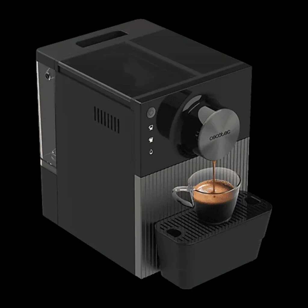 Cecotec Cremmaet Cube preta, vista lateral: café expresso a ser servido em copo de vidro, design cúbico e grelha inferior
