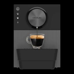 Cecotec Cremmaet Cube preta, vista frontal: café a cair em copo de vidro, dial circular com logo e botões laterais