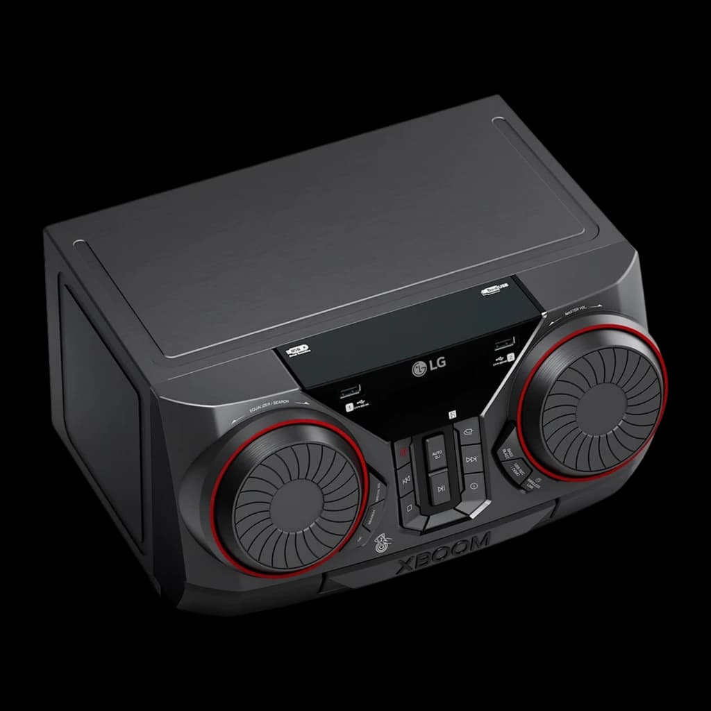 LG XBOOM CK43N negro, vista en perspectiva superior: panel superior liso, altavoces con aro rojo y pantalla visible