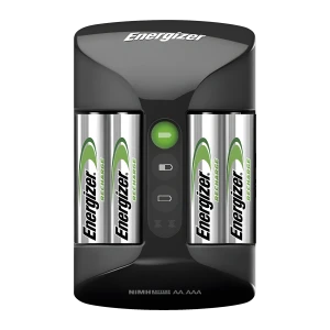 Energizer Pro Charger+ 2000mAh NiMH noir, vue de face: chargeur noir avec 4 piles AA et indicateur LED vert