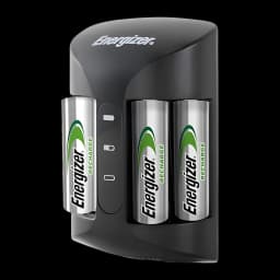 Energizer Pro Charger+ 2000mAh NiMH preto, vista lateral: carregador preto com 3 pilhas AA Recharge inseridas e LEDs de