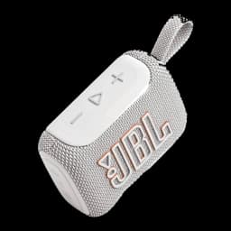 JBL Altavoz Bluetooth GO 5 Blanco, vista frontal: logo JBL en relieve cobrizo, tela gris y botones de volumen y reproducción