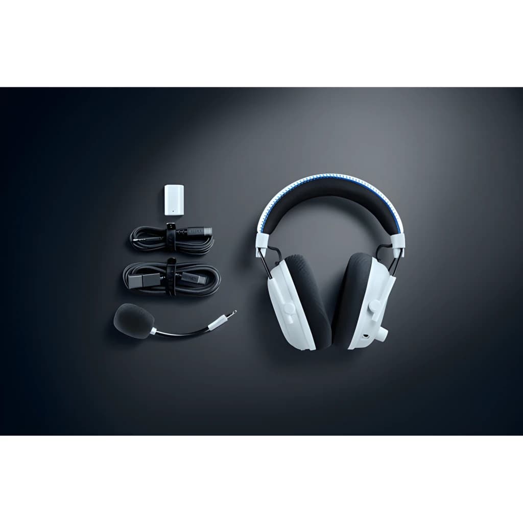 Razer BlackShark V3 Blanco, vista superior: auricular con micrófono desmontable, dongle USB y cables incluidos