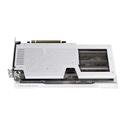 XFX Radeon RX 9060 XT Swift Triple Fan OC Blanca, vista trasera plana: backplate completo con patrón de líneas, aletas del