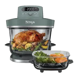 Ninja CRISPi FN101EU 3.8L Azul Gris, vista frontal: freidora con bol transparente, pollo asado dentro y recipiente de vidrio