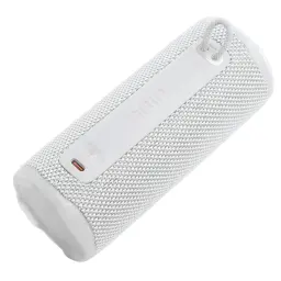 JBL Coluna Bluetooth Grip Branco, vista lateral: tecido branco, porta USB-C, botão Bluetooth e cordão de transporte