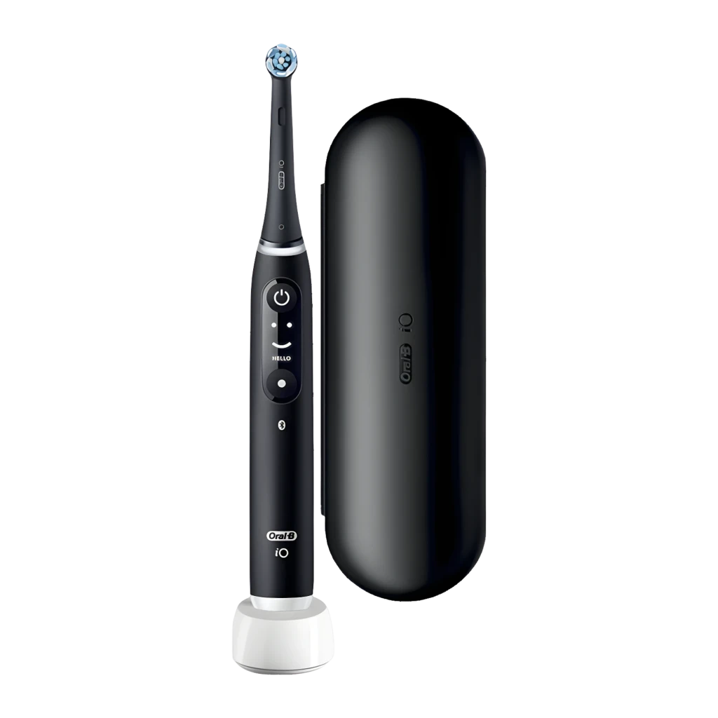 Oral-B iO Series 6 preto, vista conjunto: escova, base carregadora, estojo de viagem branco e cabeça de substituição - Item1