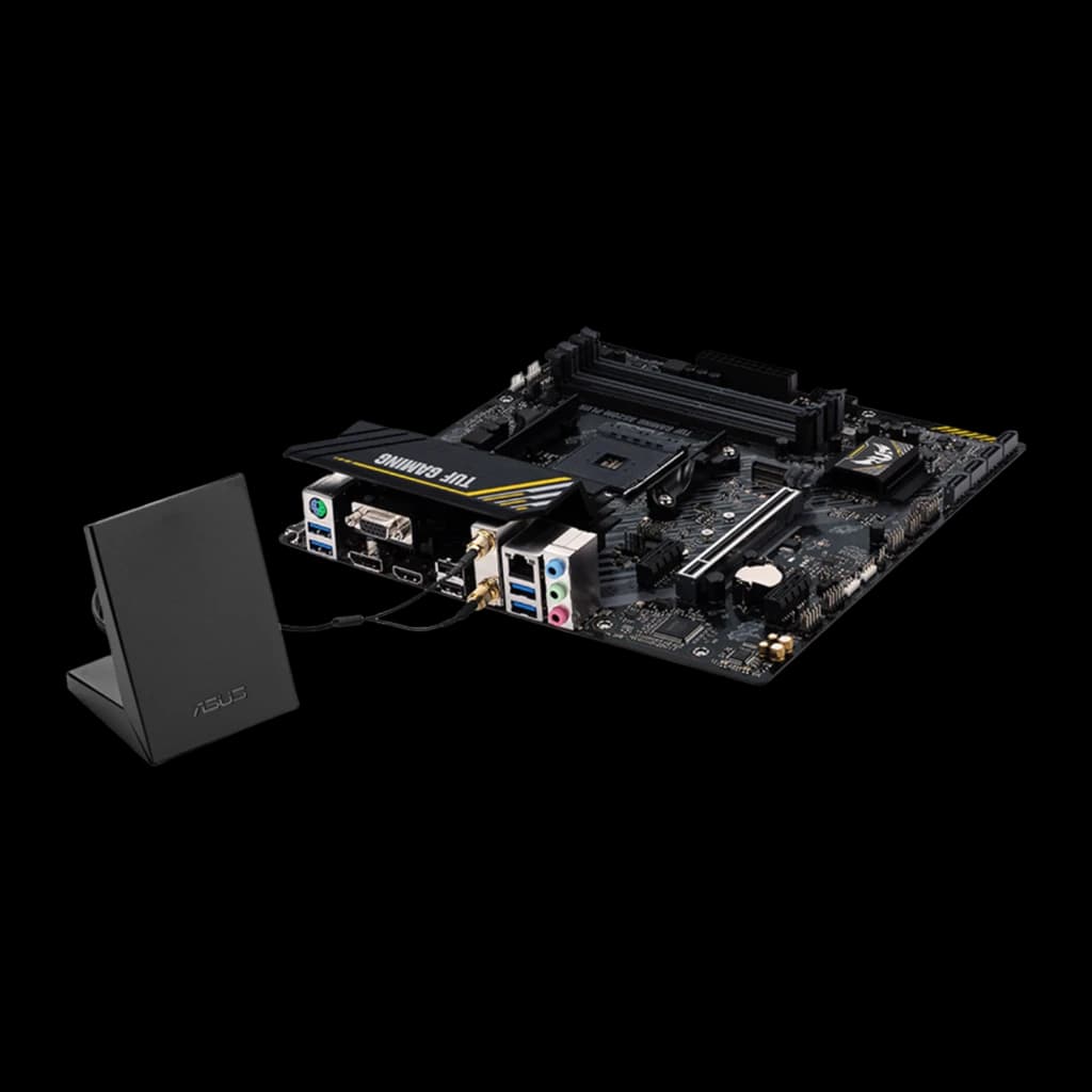 ASUS TUF Gaming A520M-Plus WiFi, vue latérale avec antenne: antenne WiFi externe ASUS connectée au panneau arrière de la
