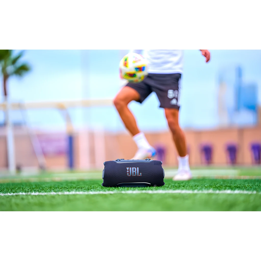 JBL Xtreme 5 130W Preto, vista frontal: grade têxtil com logo JBL e botões de controlo na parte superior - Item9