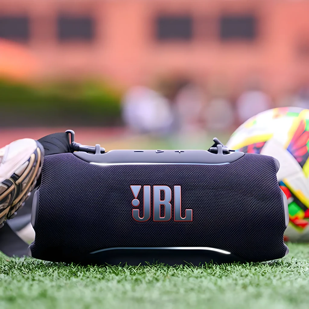 JBL Xtreme 5 130W Preto, vista frontal: grade têxtil com logo JBL e botões de controlo na parte superior - Item8