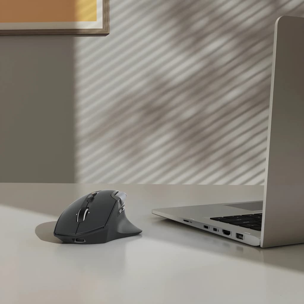 Hama Ratón WM-900 Inalámbrico Ergonómico Negro, vista lateral: sobre escritorio blanco junto a portátil, diseño vertical