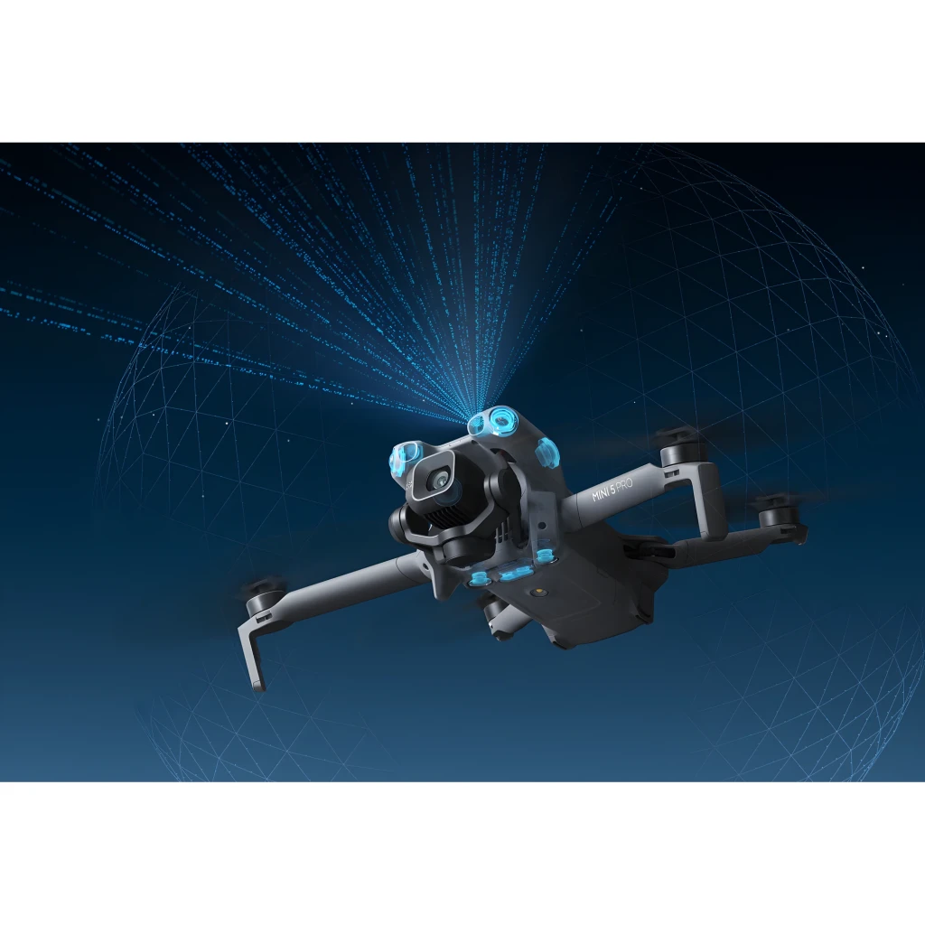 DJI Mini 5 Pro Fly More Combo 42GB gris, vista diagonal frontal: dron desplegado con hélices y módulo de cámaras gimbal - Ítem9