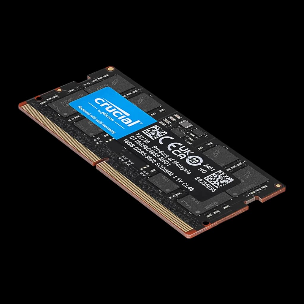 Crucial CT16G56C46S5 16GB DDR5 5600MHz SO-DIMM preto, vista traseira em ângulo: chips de memória e etiqueta com specs 16GB