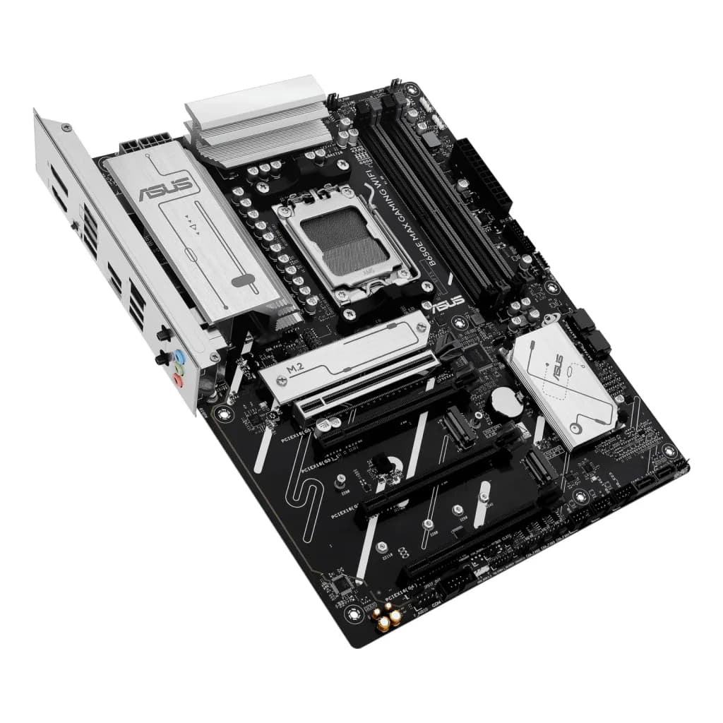 ASUS ROG Maximus B650E GAMING WIFI ATX Noir, vue en angle: socket AM5, dissipateurs VRM argentés et slots PCIe visibles