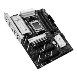 ASUS ROG Maximus B650E GAMING WIFI ATX Noir, vue en angle: socket AM5, dissipateurs VRM argentés et slots PCIe visibles