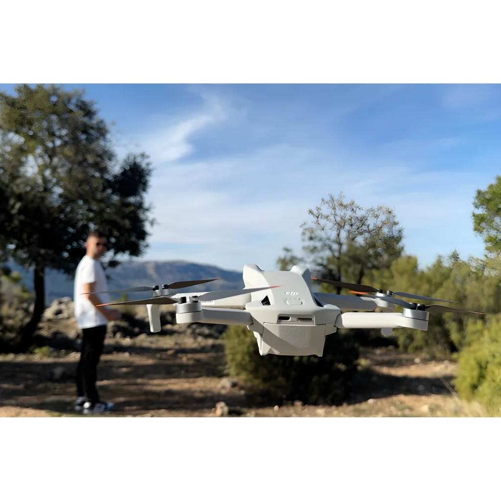 DJI Drone Mini 3 Fly More Combo Branco, vista conjunto: drone de cima, comando com ecrã, bolsa e 2 baterias - Item6