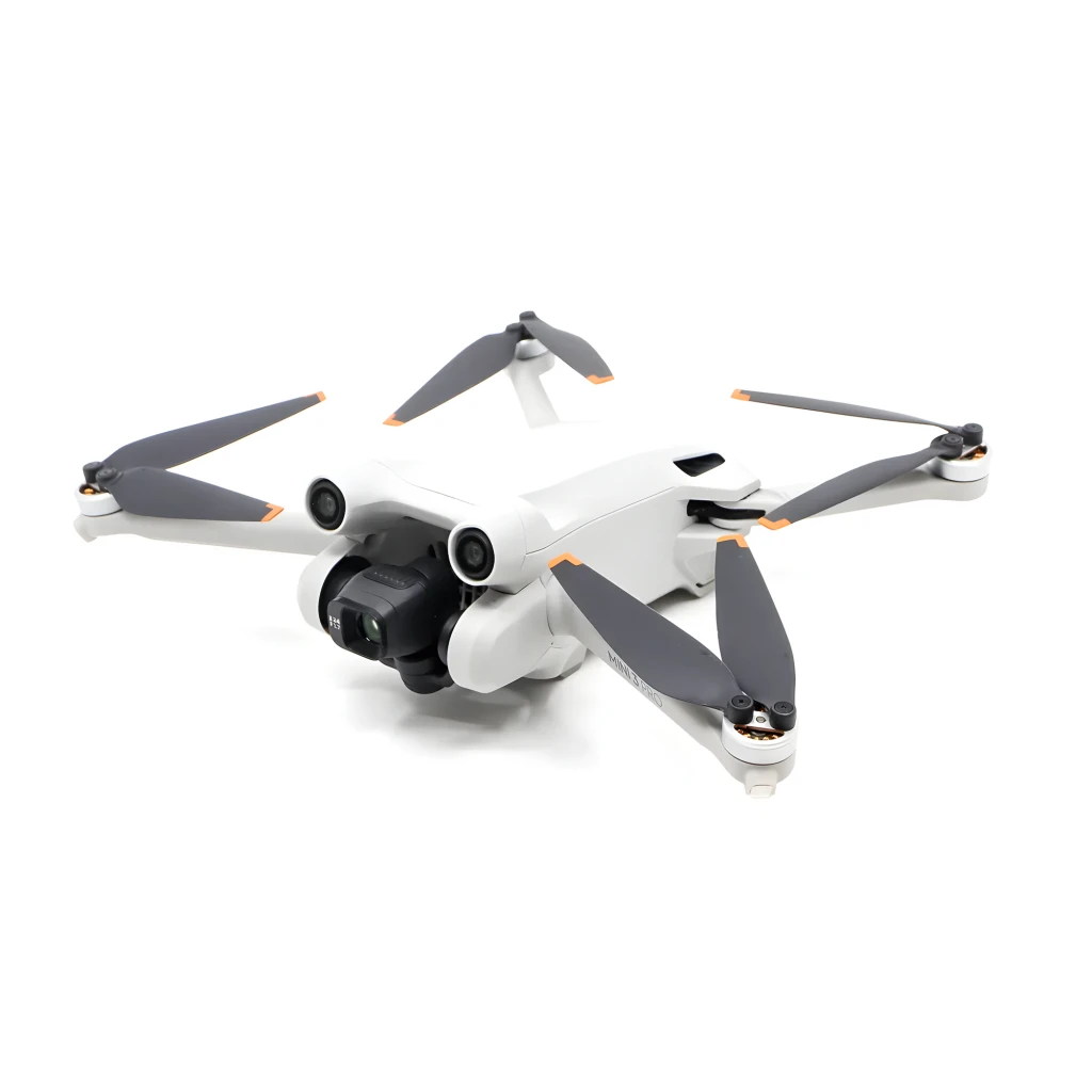 DJI Drone Mini 3 Fly More Combo Branco, vista conjunto: drone de cima, comando com ecrã, bolsa e 2 baterias - Item1