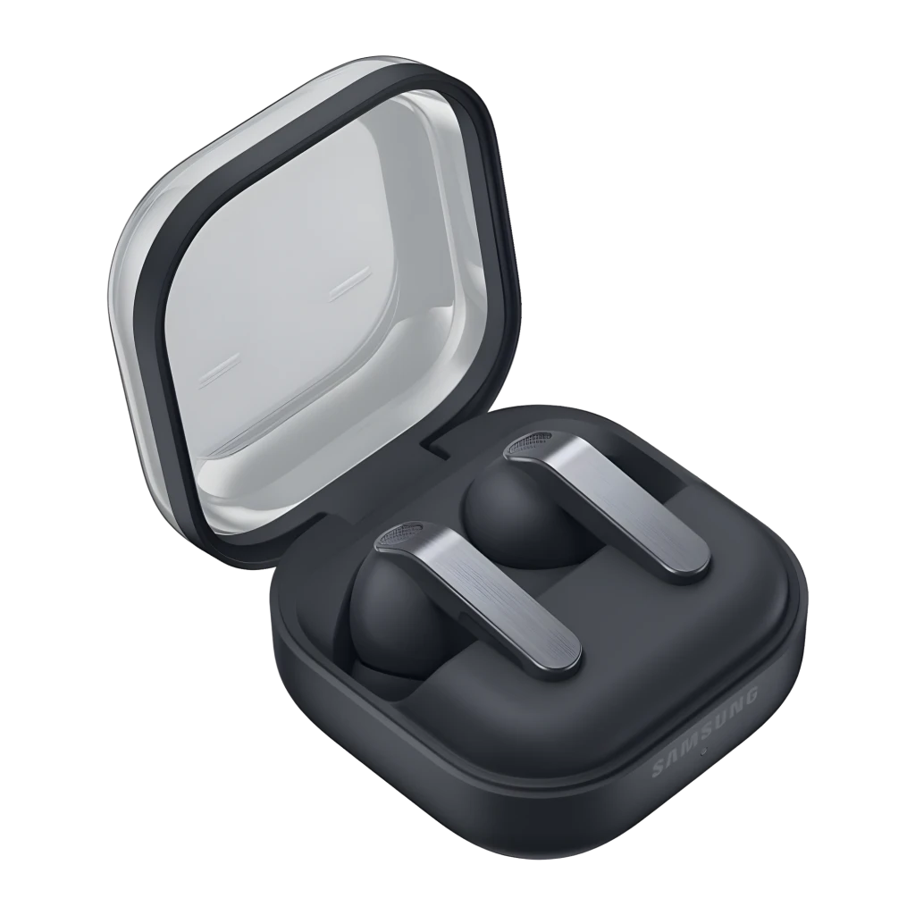 Samsung Galaxy Buds4 Pro Noir, vue supérieure: étui ouvert en angle avec les deux écouteurs à l'intérieur, tiges métalliques
