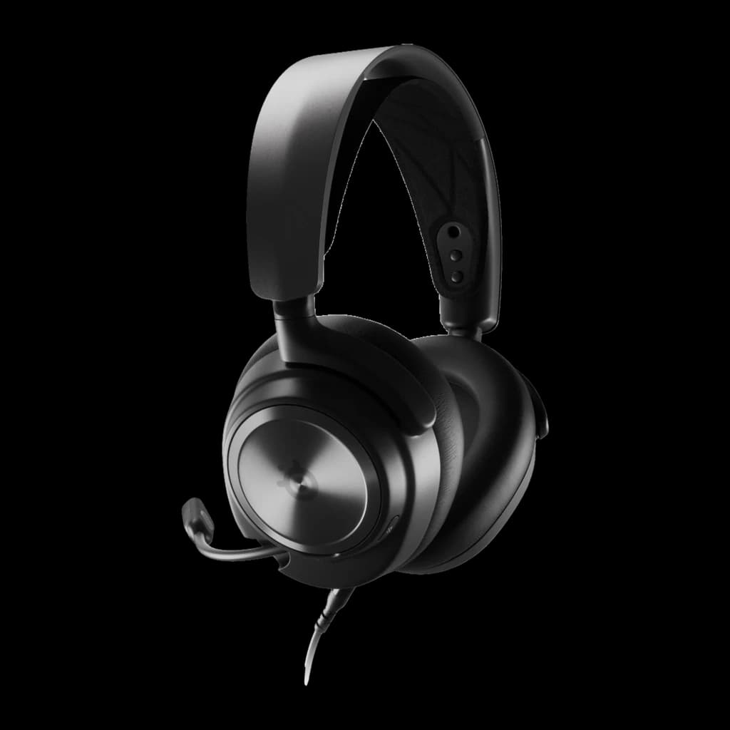 SteelSeries Arctis Nova Pro Wireless P preto, vista lateral: microfone retrátil estendido e concha com acabamento metálico
