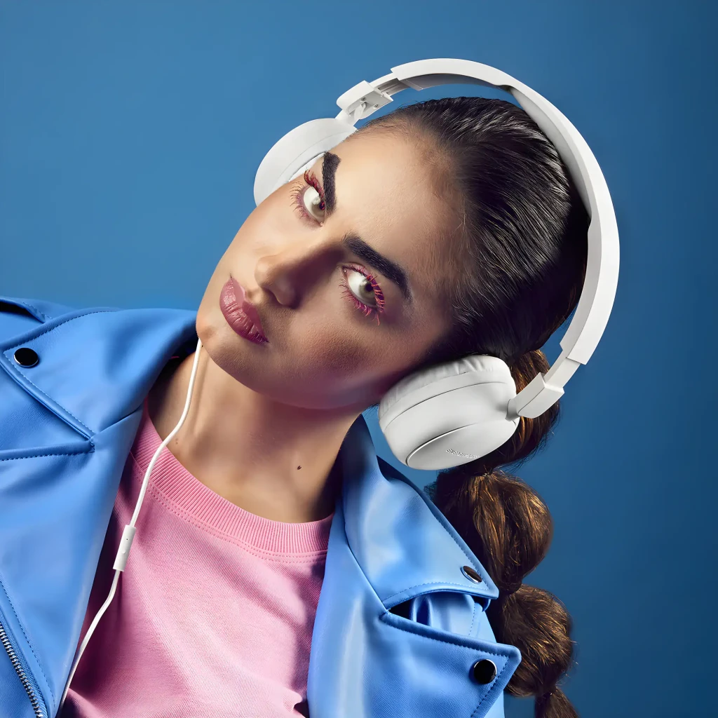 Energy Sistem FunVibe Blanco, vista lateral: auriculares diadema con logo en copa y cable jack visible - Ítem4
