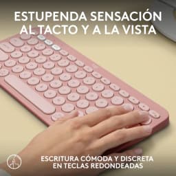 Logitech Teclado Pebble Keys 2 K380s Rosa, uso: mão digitando sobre teclas arredondadas em mesa bege