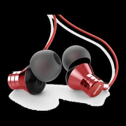 AIWA ESTM-50RD Rouge, gros plan: boîtiers d'écouteurs métalliques rouges avec logo aiwa et embouts en silicone gris