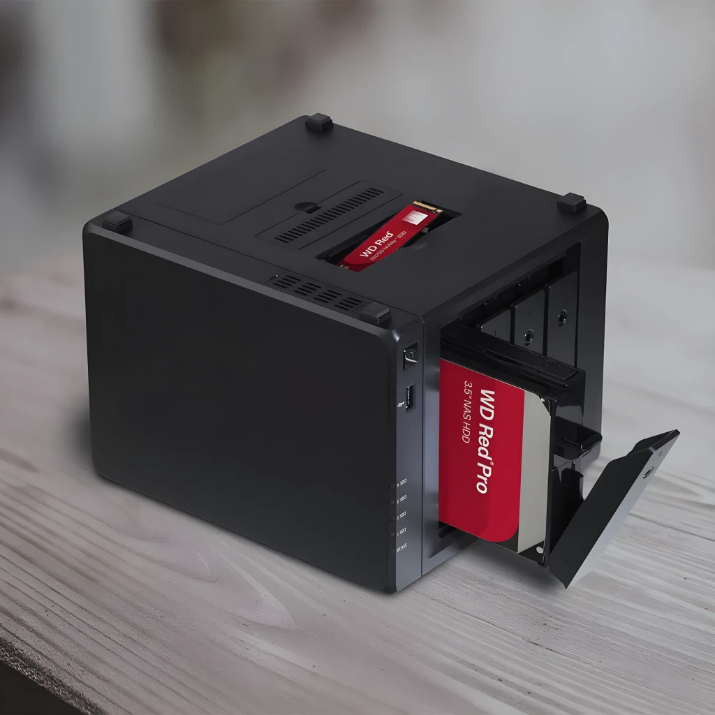 WD Red Pro WD241KFGX 24TB rojo, vista frontal: etiqueta roja con logo, capacidad 24TB y tecnología OptiNAND - Ítem3