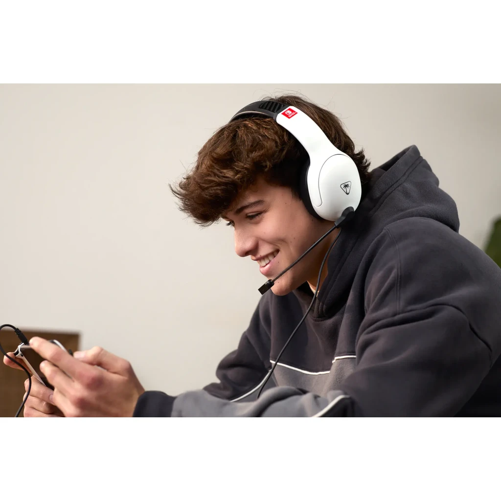 Turtle Beach Auriculares Airlite Fit negro y blanco, vista lateral: diadema, almohadillas negras, micrófono flexible y logo - Ítem6