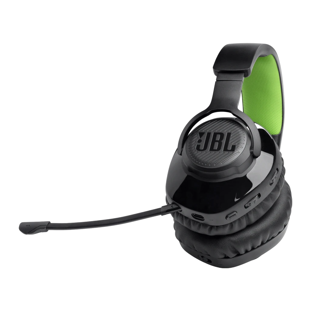 JBL Quantum 360X Negro, vista lateral: auriculares gaming con diadema verde, logo JBL en copa y micrófono flexible - Ítem5