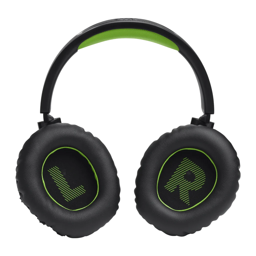 JBL Quantum 360X Negro, vista lateral: auriculares gaming con diadema verde, logo JBL en copa y micrófono flexible - Ítem7